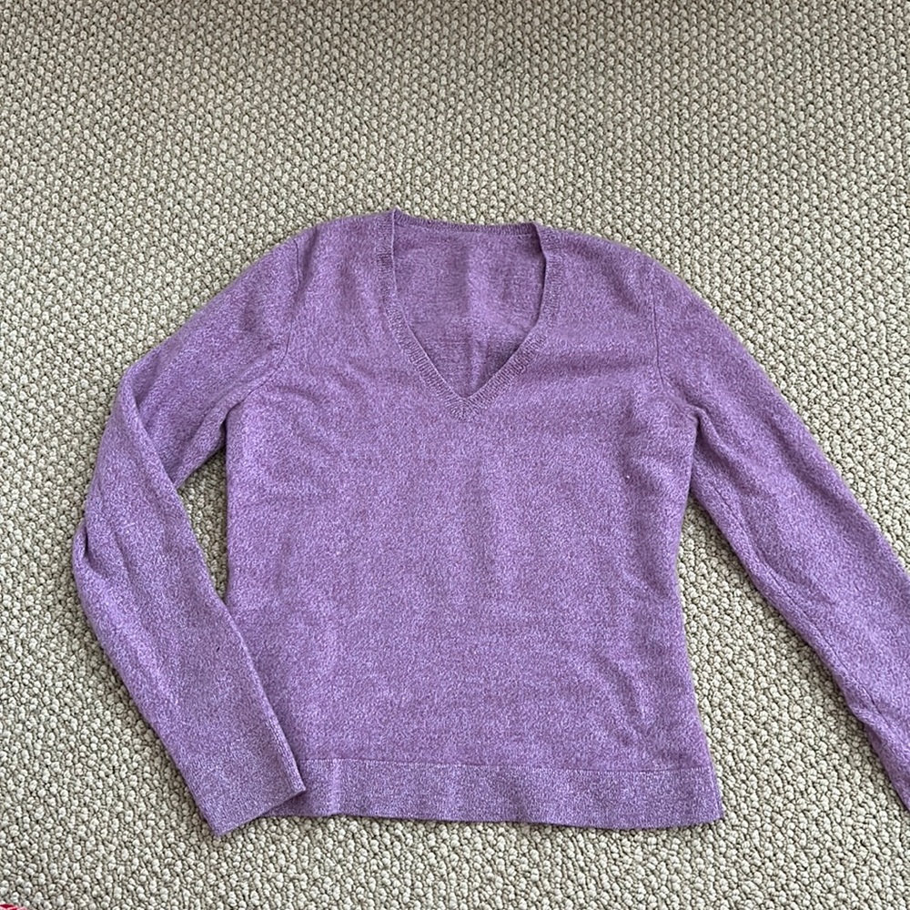 XS women’s purple knit sweater